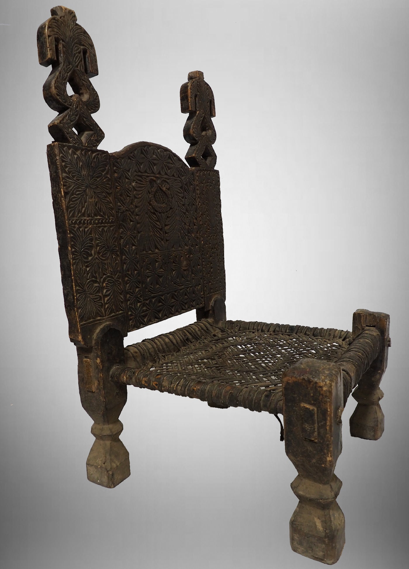 Antiker Stuhl aus Nuristan, Afghanistan/Pakistan Swat-Valley Stühle Orientbazar   