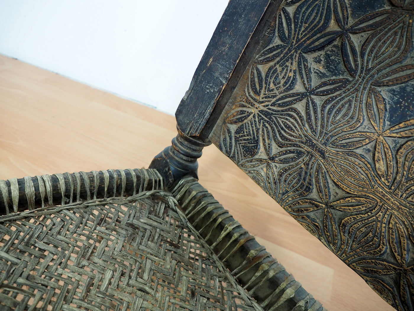 Antiker Stuhl aus Nuristan - B Stuhl Orientbazar   