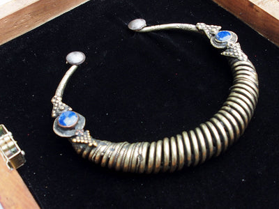 Wandvitrine Hängevitrine Afghanistan mit antike nomaden Schmuck Halskette Orient Geschenk 17/4 halsketten Orientsbazar   