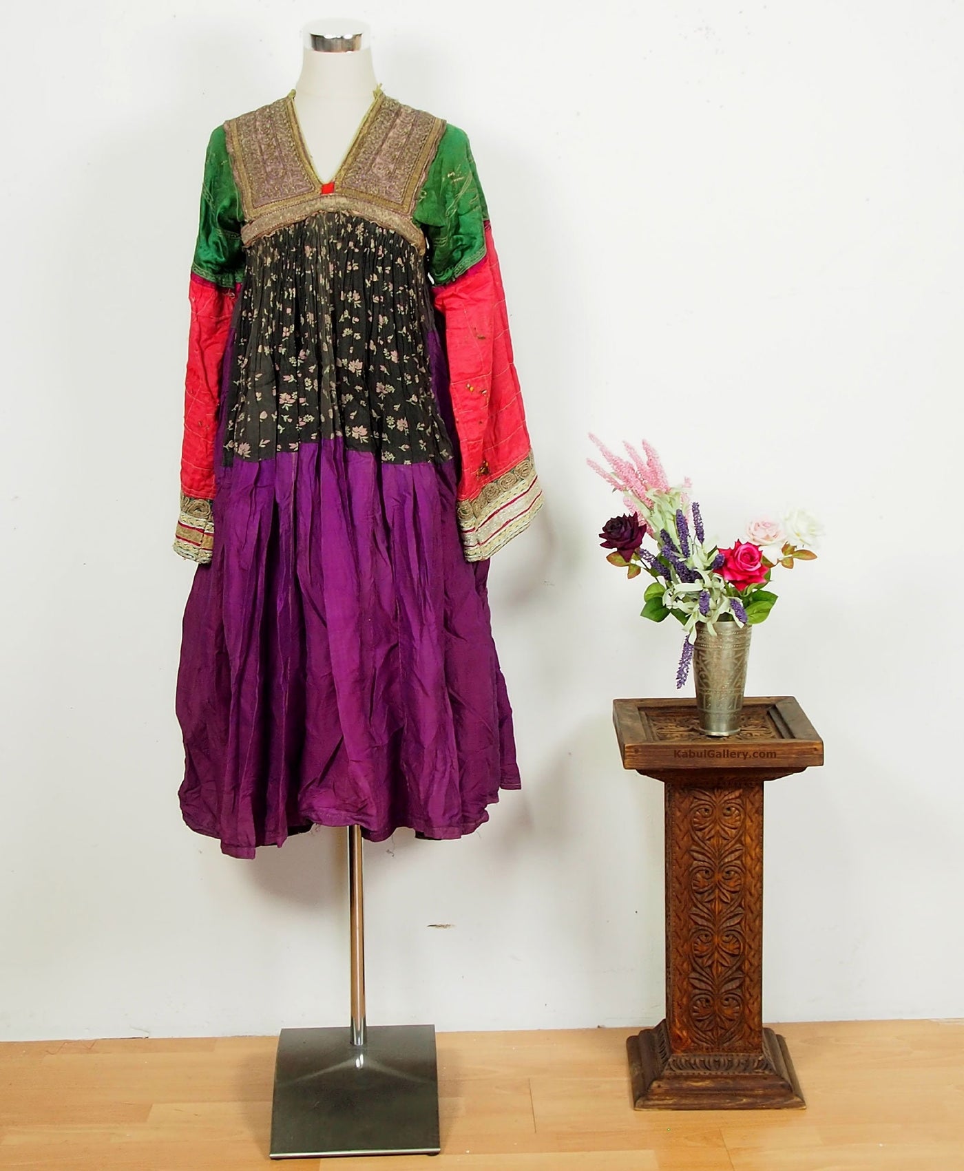 antik Orient Nomaden kuchi frauen Hochzeit Tracht afghan seiden kleid afghanistan hand bestickte kostüm Nr-18-2  Orientsbazar   