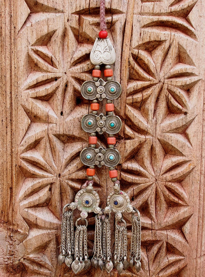 Antike sehr lange Nomaden Silber Halsmomente Kette Anhänger Quast Nuristan Swat Valley Afghanistan pakistan  No:18/B  Orientsbazar   