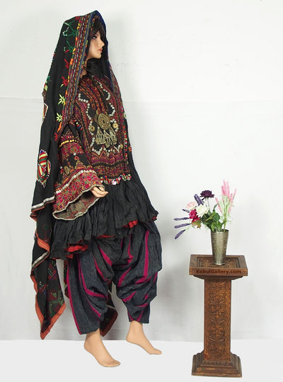 antik und sehr seltener Komplettes Frauen Hochzeit Kleid mit Kopftuch und Hose aus Afghanistan Nuristan kohistan Jumlo Nr-F  Orientsbazar   