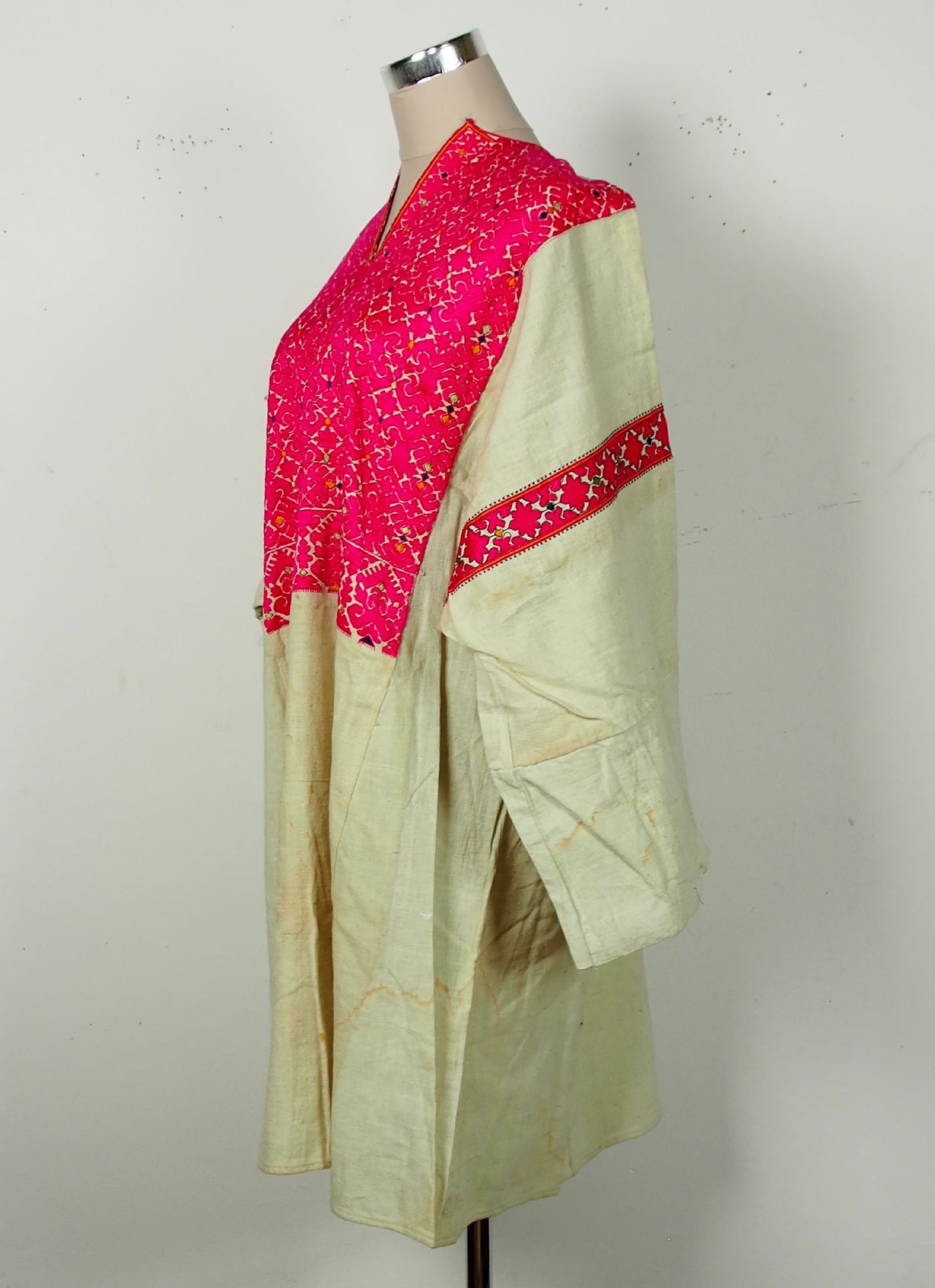 antike Nomaden Kleid Kurta Tunika aus swat-tal Pakistan Ende des 19. oder Anfang des 20. Jahrhunderts Nr:18/3  Orientsbazar   