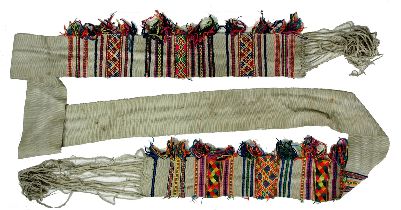 antik Frauenkleid mit Kopfschmuck Gürtel und 2 Stück Ketten aus Chitral Kalash kohistan Pakistan Nr:2  Orientsbazar   