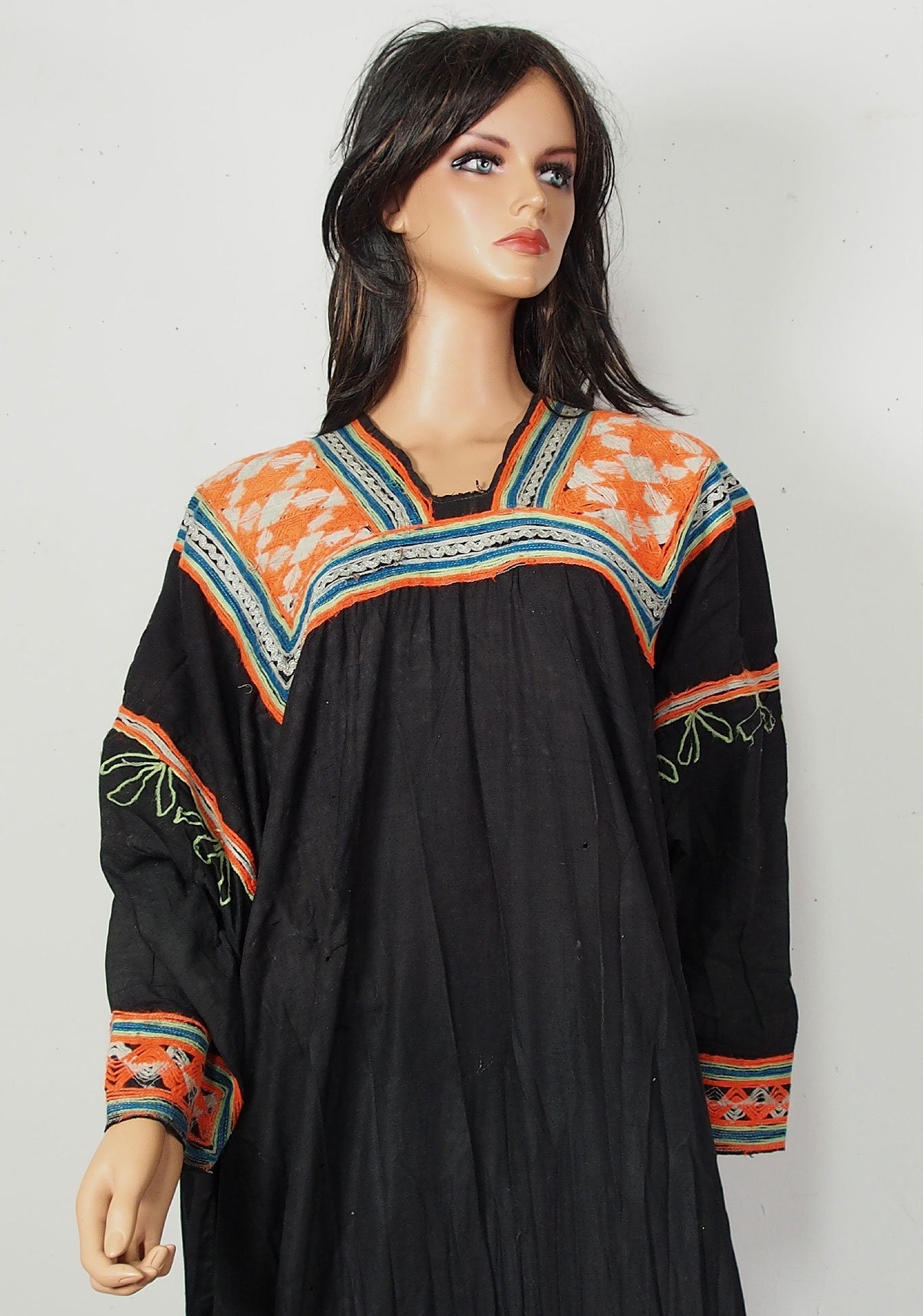 antik Frauen kleid Chitral Kalash kohistan Hindukush Pakistan Nr:4  Orientsbazar   