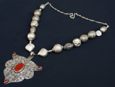 Vintage afghan turkmen Boho Hochzeit Halskette aus Nord-Afghanistan Dorfschmuck Bauernschmuck mit antike und neue Silberperlen Karneol Nr.D  Orientsbazar   