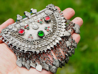Antike Nomaden Silber Halsmomente Kette  Amuletten Anhänger Quast Nuristan Swat Valley Afghanistan pakistan No:19/7  Orientsbazar   