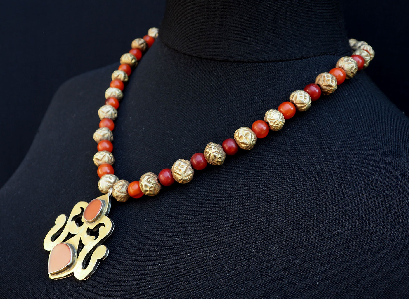 Vintage afghan turkmen Boho Hochzeit Halskette aus Nord-Afghanistan Dorfschmuck Bauernschmuck vergoldete Wachsperlen und Amber Karneol Nr.B  Orientsbazar   