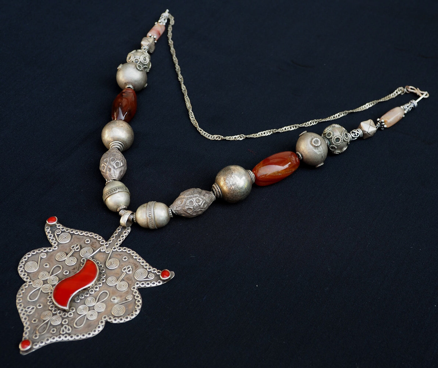 Vintage afghan turkmen Boho Hochzeit Halskette aus Nord-Afghanistan Dorfschmuck Bauernschmuck mit antike und neue Silberperlen Karneol Nr.E  Orientsbazar   