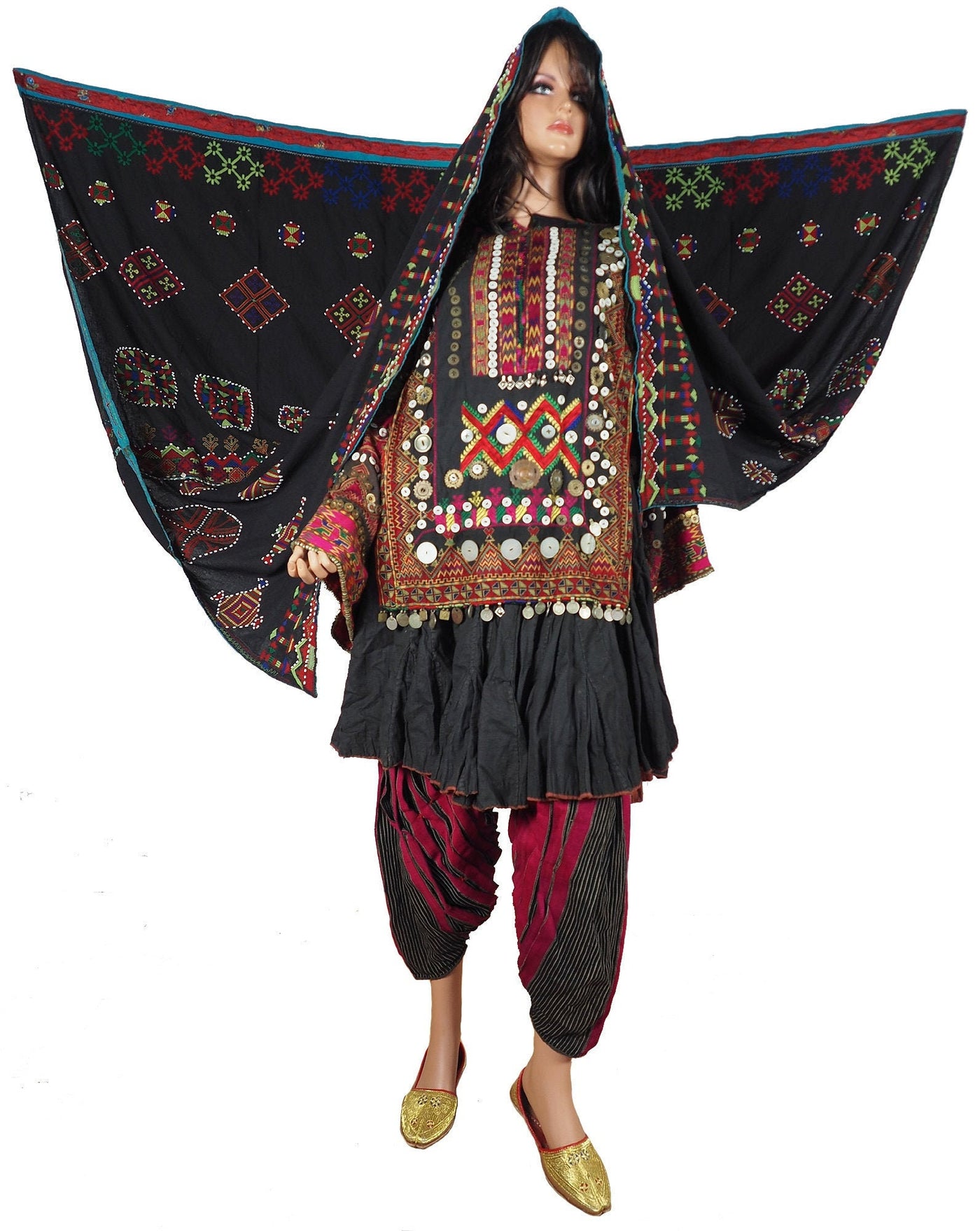 antik und sehr seltener Komplettes Frauen Hochzeit Kleid mit Kopftuch und Hose aus Afghanistan Nuristan kohistan Jumlo Nr-20/B  Orientsbazar   