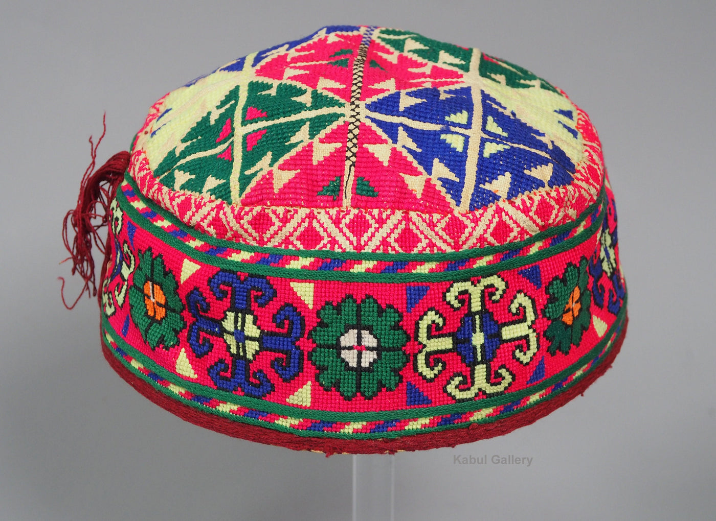 sehr seltener antik Seide handbestickte Frauen Zeremoniell kopfbdekung Mütze aus Gilgit-Baltistan Hunza-Tal  Nord Pakistan Nr.O Textilien Orientsbazar   
