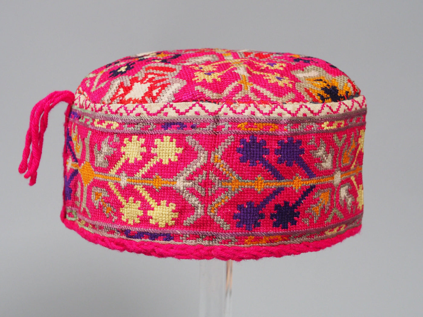 sehr seltener antik Seide handbestickte Frauen Zeremoniell kopfbdekung Mütze aus Gilgit-Baltistan Hunza-Tal  Nord Pakistan Nr.A  Orientsbazar   