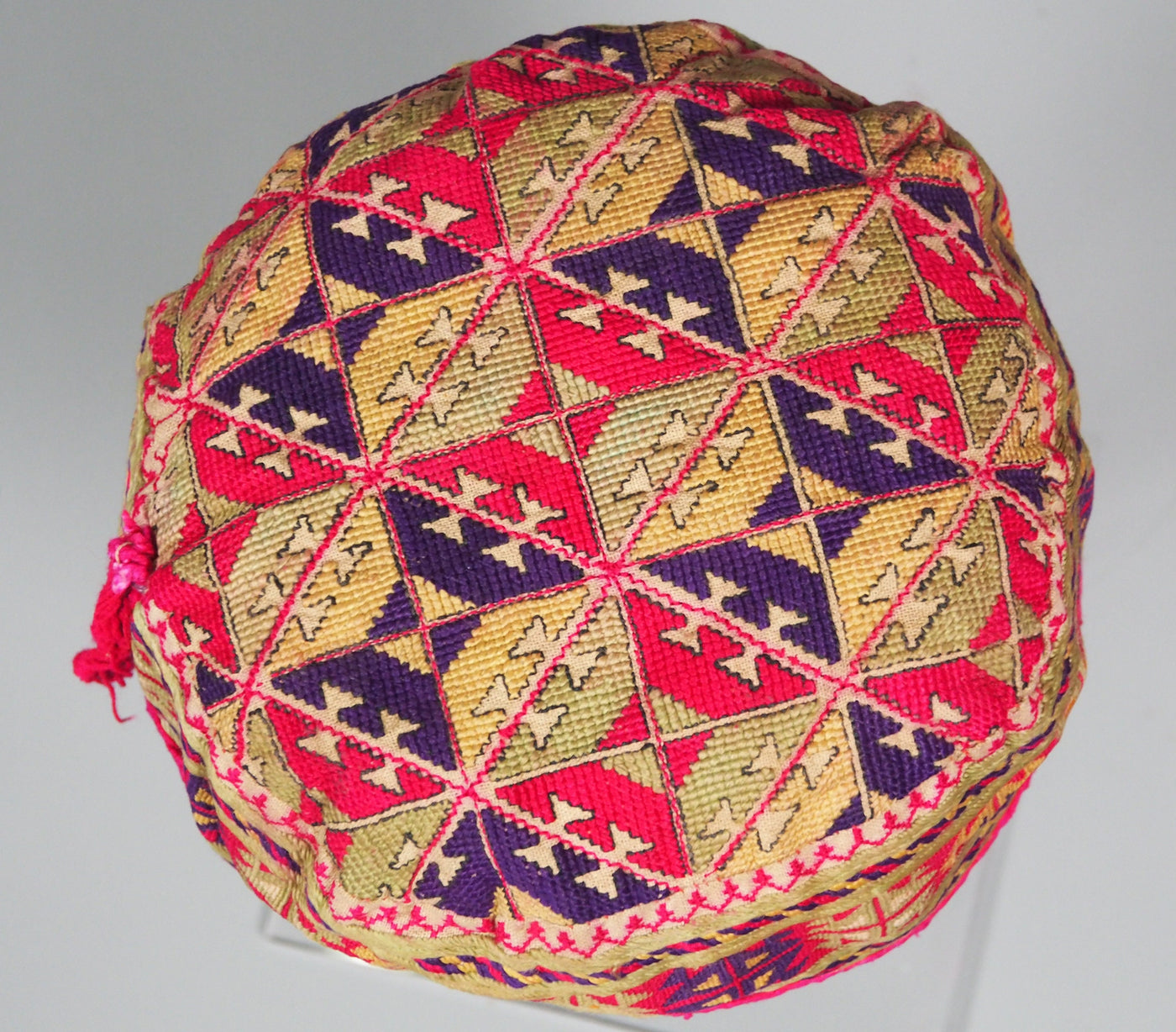 sehr seltener antik Seide handbestickte Frauen Zeremoniell kopfbdekung Mütze aus Gilgit-Baltistan Hunza-Tal  Nord Pakistan Nr.F Textilien Orientsbazar   