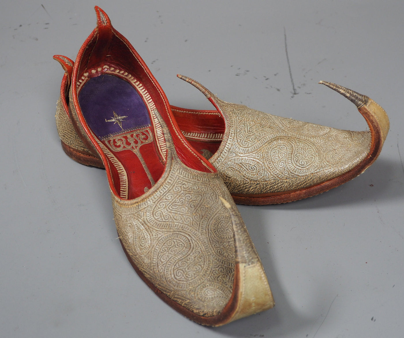 antik und sehr seltener nomaden Frauen Hochzeit Schuhe schnabelschuhe aus Afghanistan Nuristan kohistan 21B  Orientsbazar   