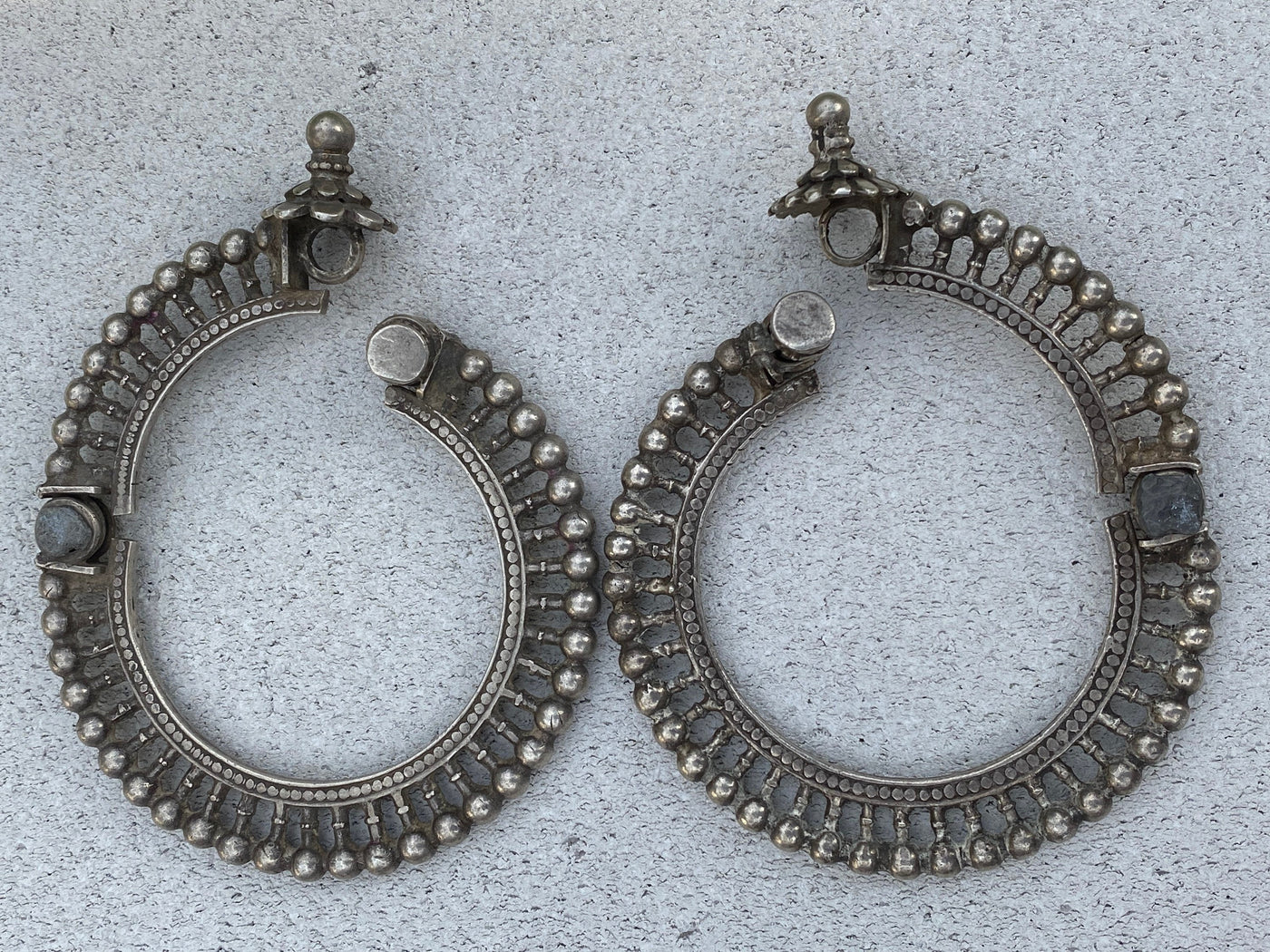 Ein Paar außergewöhnliche antike Silber armreifen armbänder aus Sindh, Pakistan oder Gujarat Indien Nr:WL armreifen Orientsbazar   