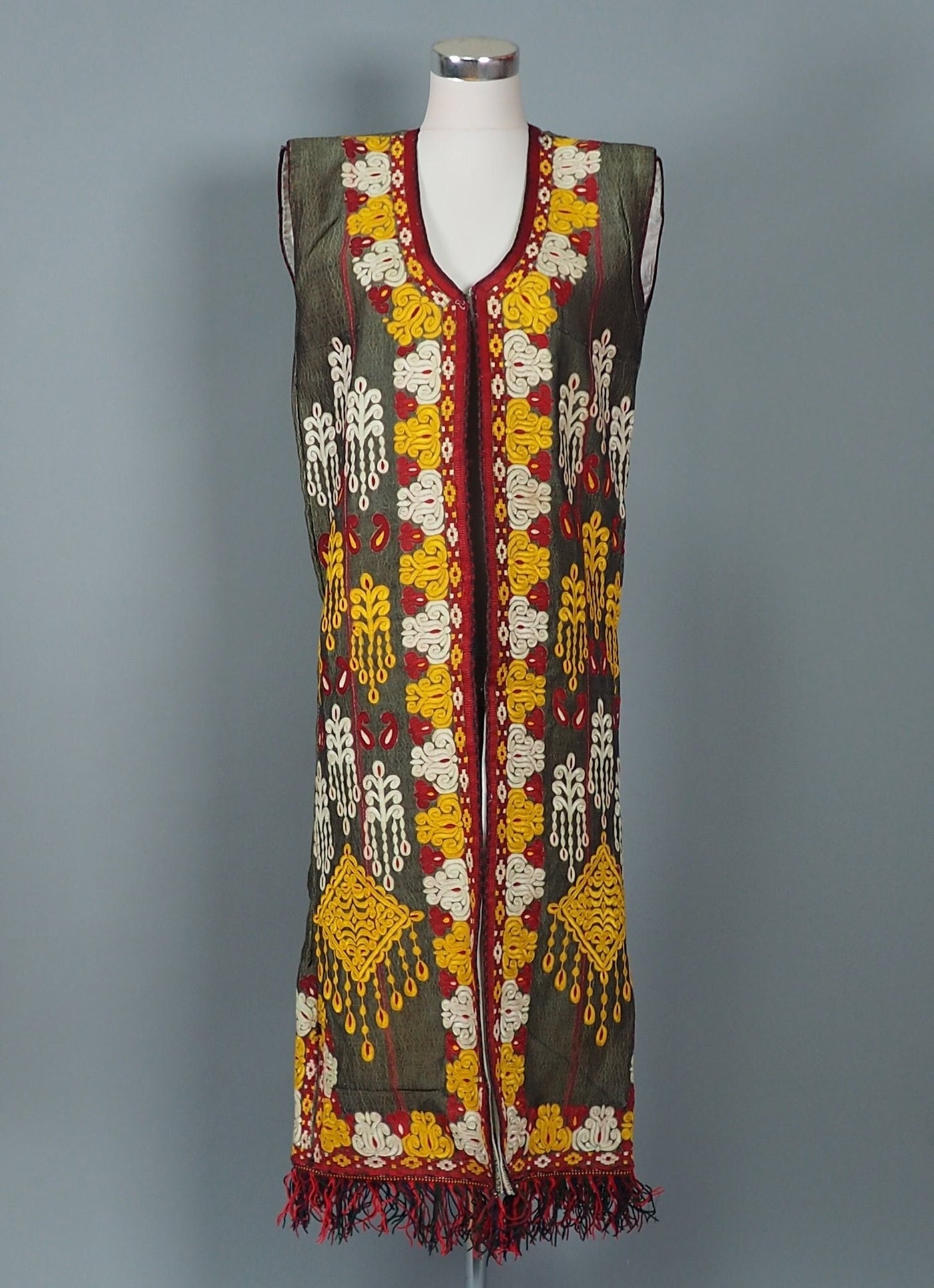 vintage und sehr seltene Turkmenische  traditionelle nomaden Seide handbestickte Frauen Hochzeit Ärmellose Kleid Mantel Chirpy Chapan N:WL/B  Orientsbazar   