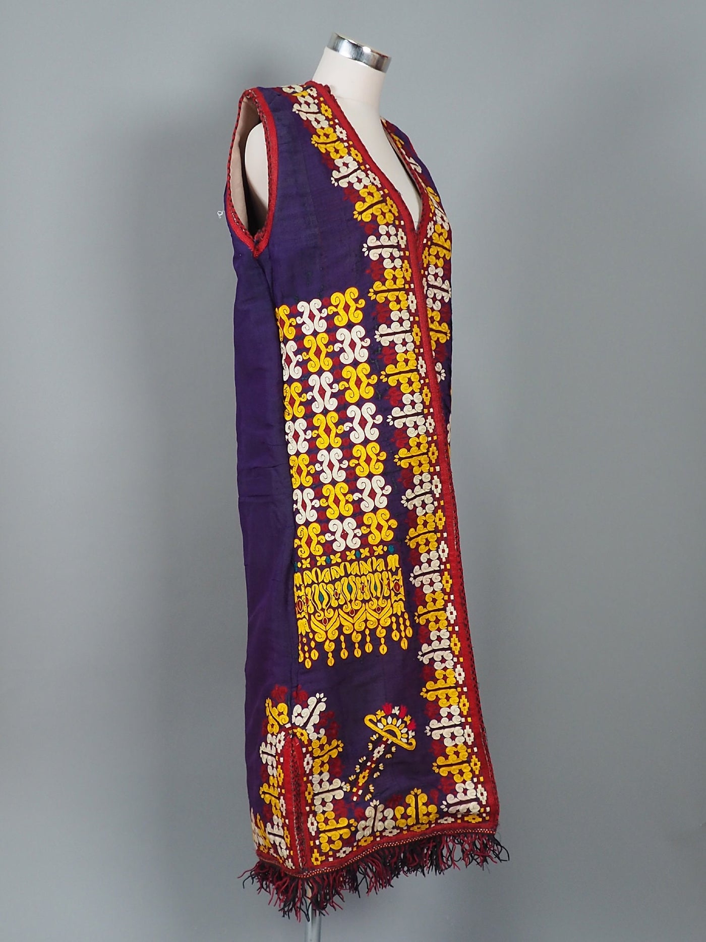 vintage und sehr seltene Turkmenische traditionelle nomaden Seide handbestickte Frauen Hochzeit Ärmellose Kleid Mantel Chirpy Chapan No:WL/C  Orientsbazar   