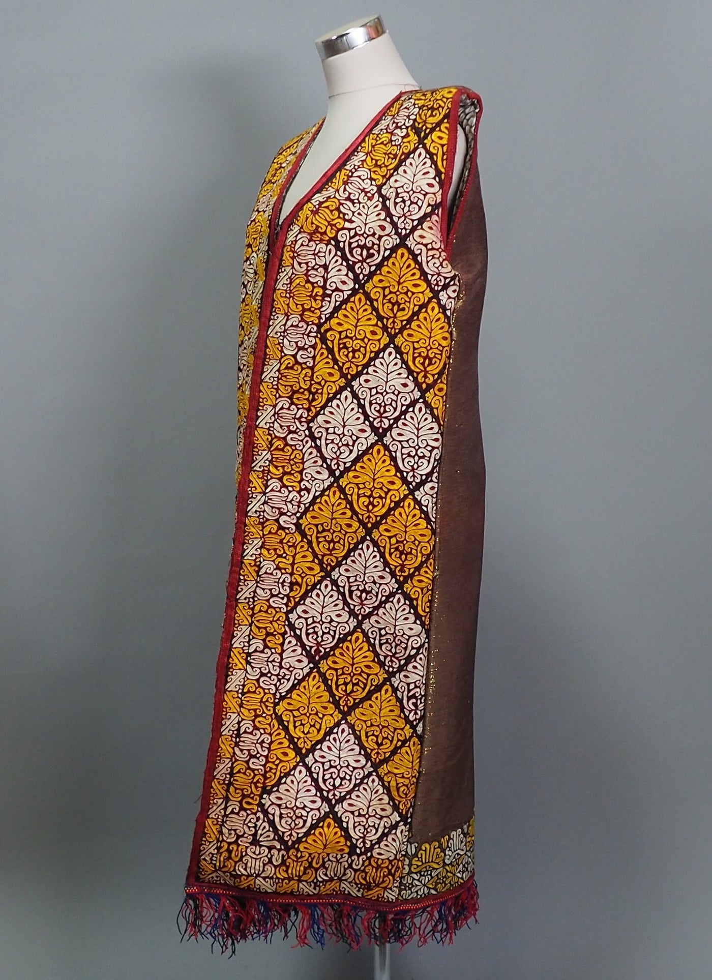 vintage und sehr seltene Turkmenische traditionelle nomaden Seide handbestickte Frauen Hochzeit Ärmellose Kleid Mantel Chirpy Chapan No:WL/A  Orientsbazar   