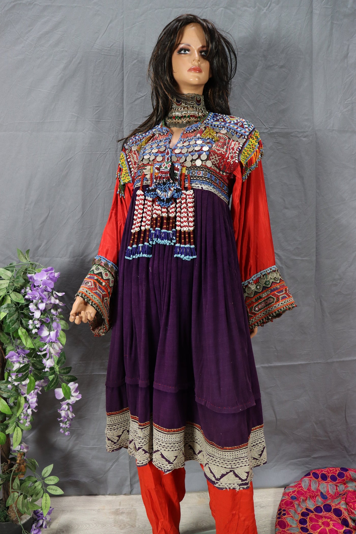 3 tilige antik Orient Nomaden kuchi frauen Tracht afghan kleid afghanistan hand bestickte kostüm Nr-B  Orientsbazar   