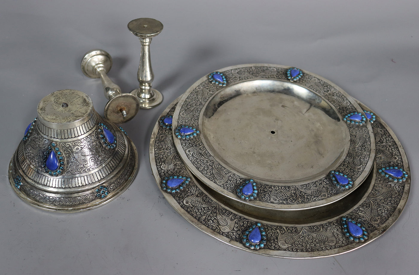Extravagant handgearbeitete orientalische Neusilber Etagere mit Lapis lazuli und Türkis verziert aus Afghanistan mit 2 Ebenen  Orientsbazar   