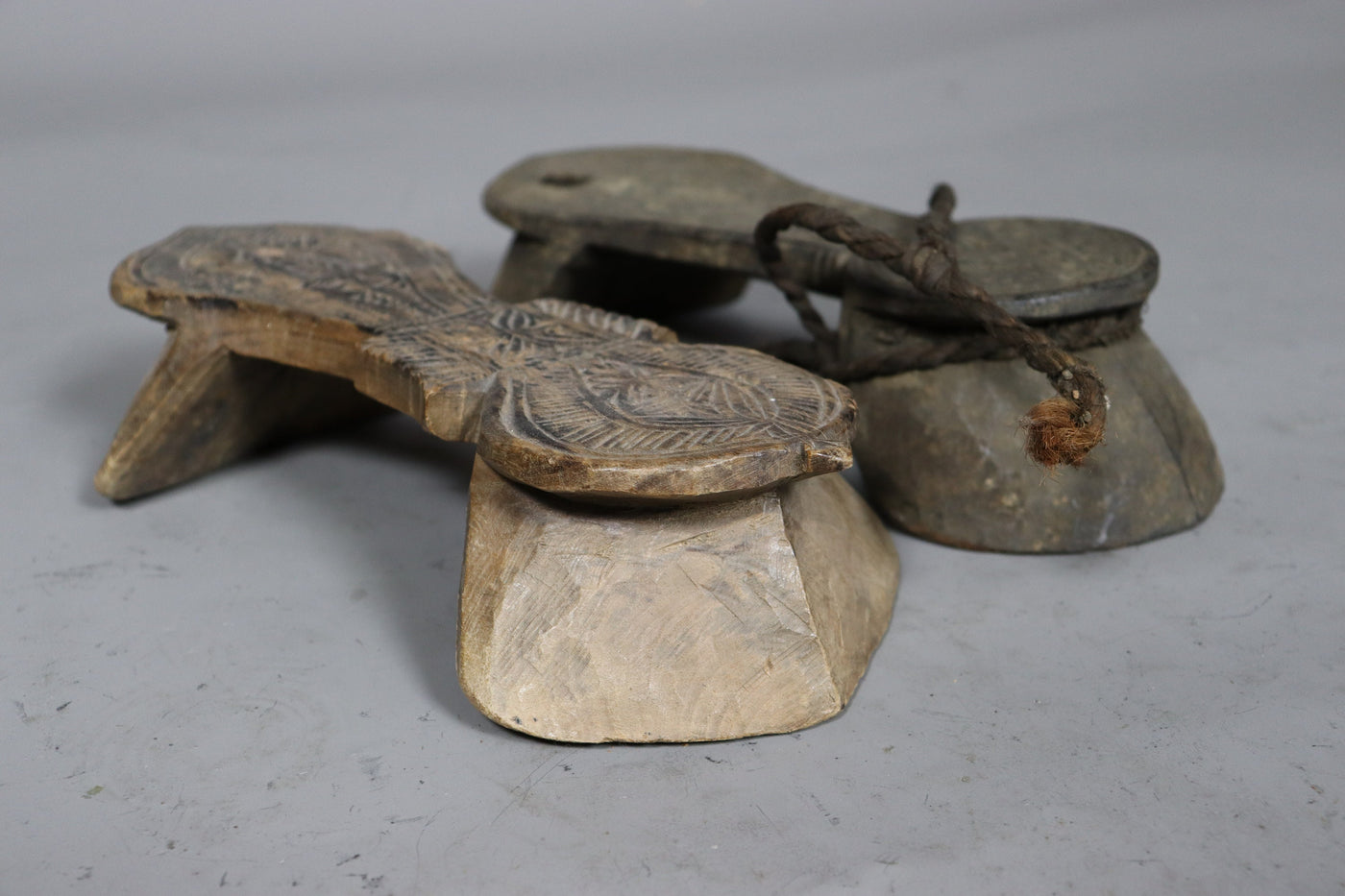 Antik 19. Jh. Pakistan Swat Valley handgefertigte Holz geschnitzte Sandale Nuristan Afghanistan Schuhe Nr.: A  Orientsbazar   