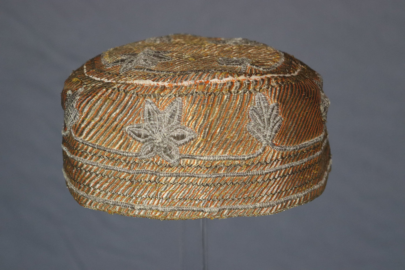 antik und sehr seltener nomaden usbekische  Kinder Hut Mütze mit zari Stickerei  aus Afghanistan  Nr:22/37  Orientsbazar   
