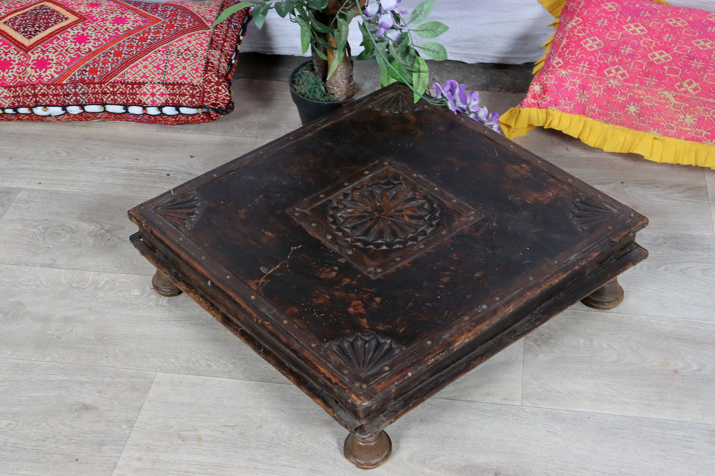 54x54 cm antik Kleine antik Massiv holz handgeschnitze Teetisch Tisch beistelltisch Hocker  Swat-tal Pakistan  Orientsbazar   