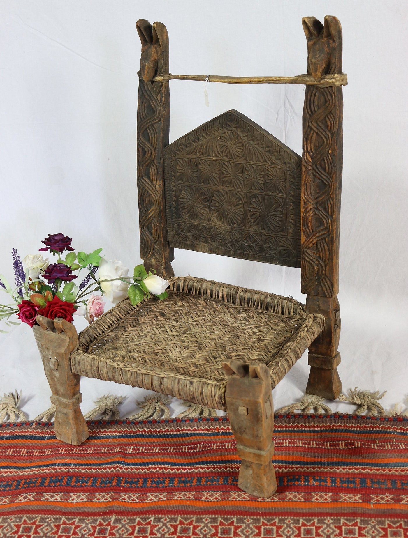 antik orient Nuristan Holz Niedriger Stuhl aus Nuristan Afghanistan / Pakistan Swat-valley 19 Jh. Nr-E  Orientsbazar   