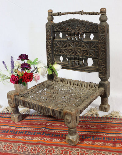 antik orient Nuristan Holz Niedriger Stuhl aus Nuristan Afghanistan / Pakistan Swat-valley 19 Jh. Nr-H  Orientsbazar   