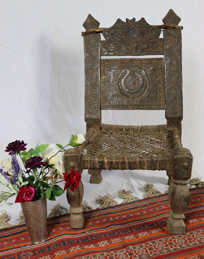 antik orient Nuristan Holz Niedriger Stuhl aus Nuristan Afghanistan / Pakistan Swat-valley 19 Jh. Nr-K  Orientsbazar   