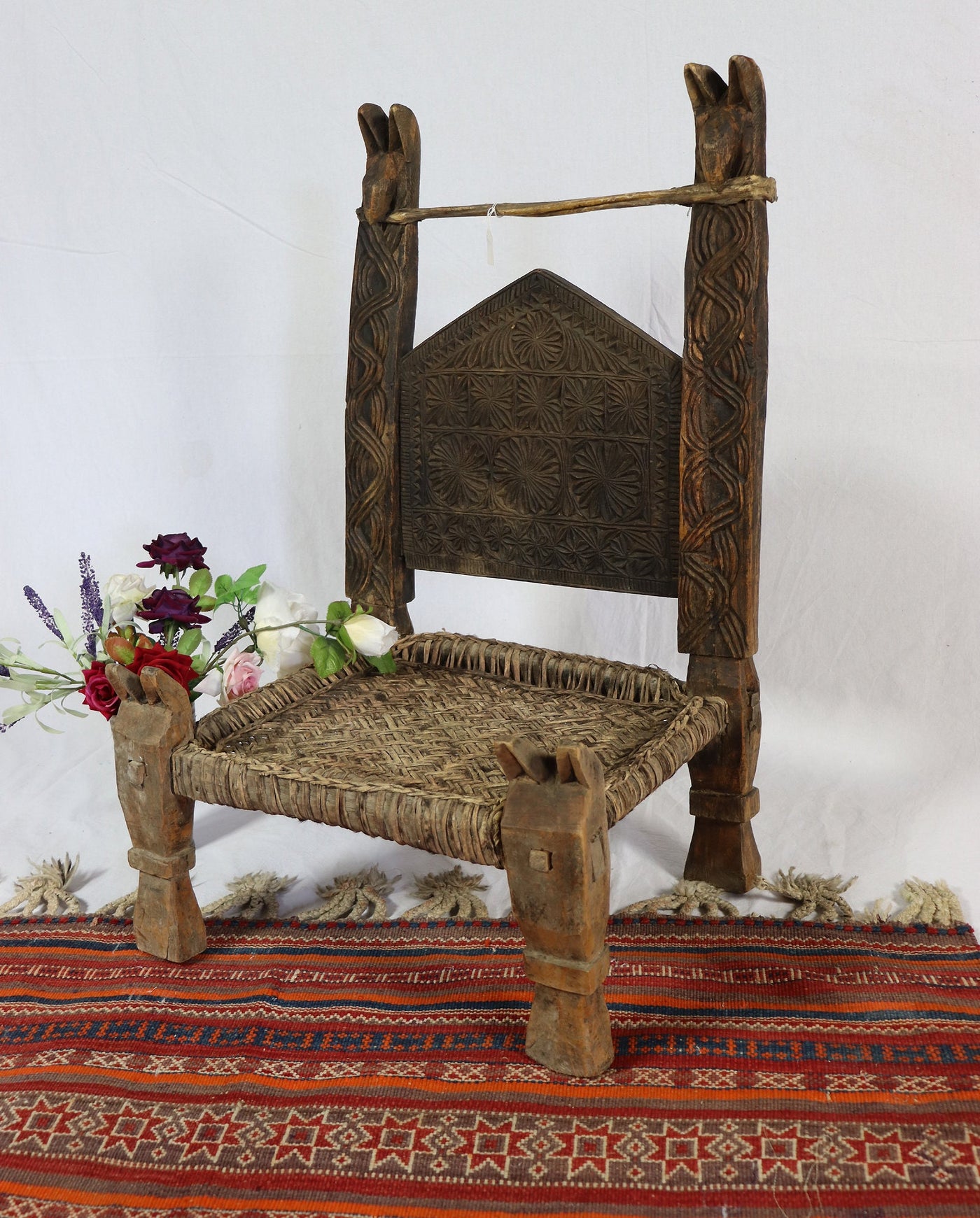 antik orient Nuristan Holz Niedriger Stuhl aus Nuristan Afghanistan / Pakistan Swat-valley 19 Jh. Nr-E  Orientsbazar   