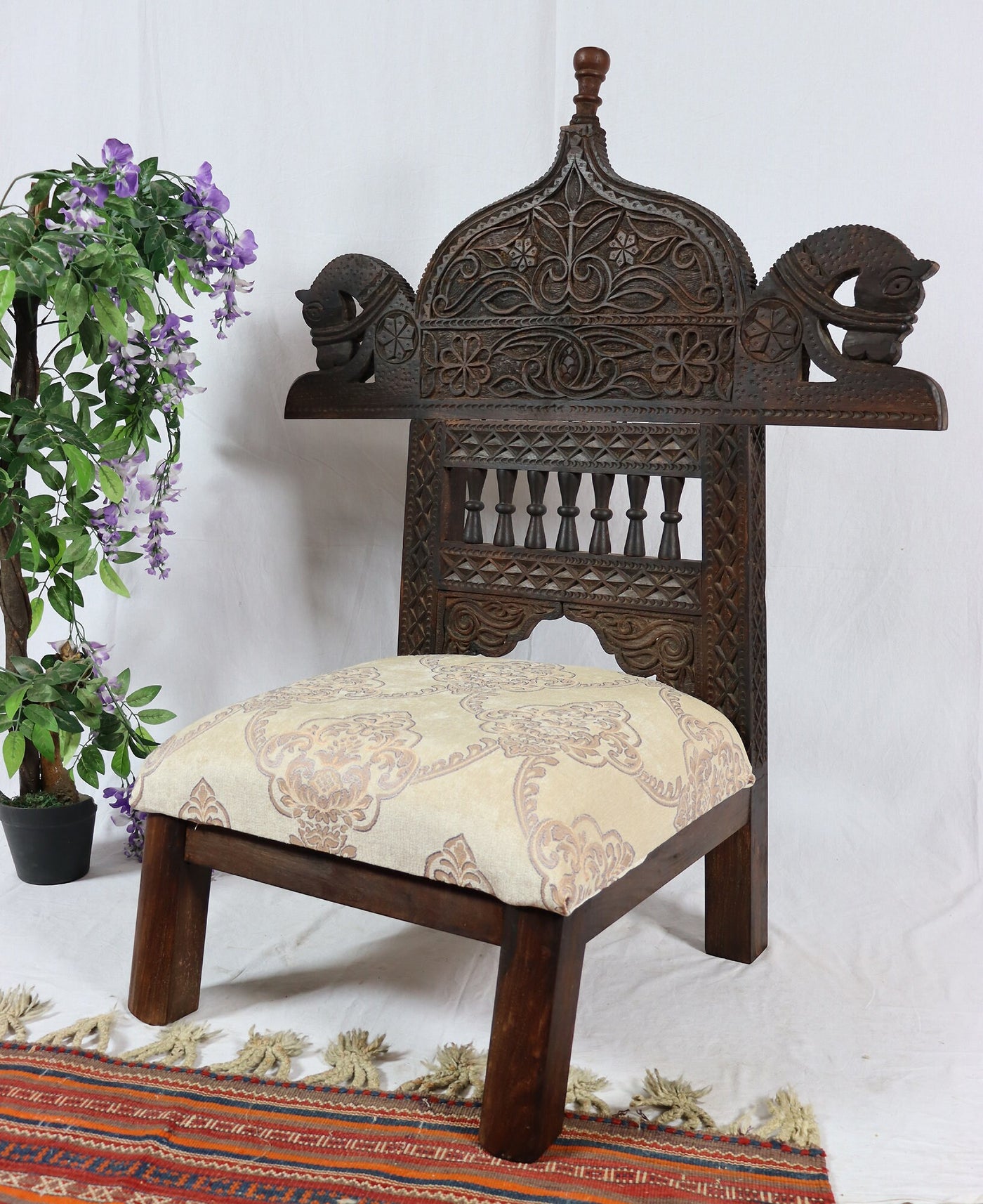 orientalische luxuriöse orient Pida Stuhl Sessel sofa couch sitzkissen afghanistan Nurisstan Diwan Pferd  Orientsbazar   