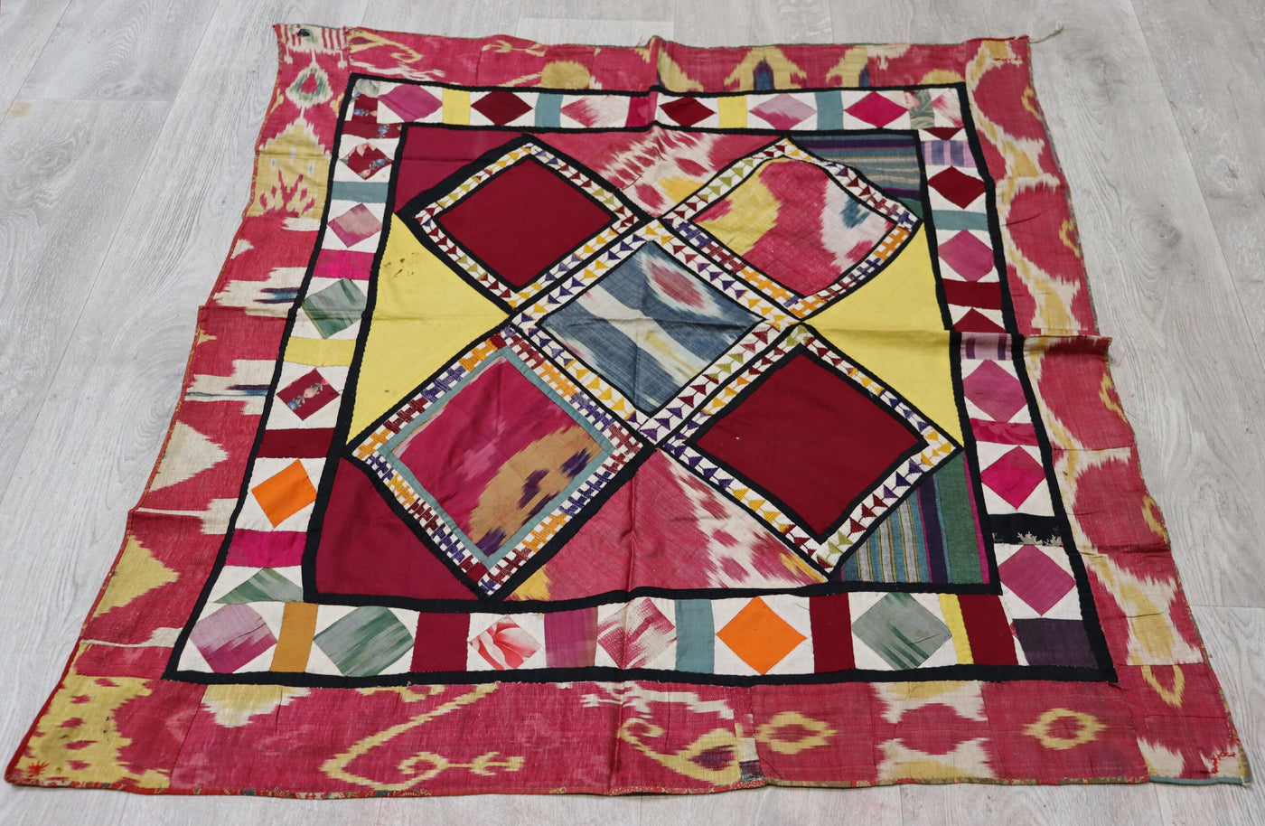 97x97 cm Antik Reich bestickte Lakai Stickerei Quilts Patchwork Wandbehang aus Zentralasiatische Uzbekistan Patchwork Afghanistan Nr: UZ9  Orientsbazar   