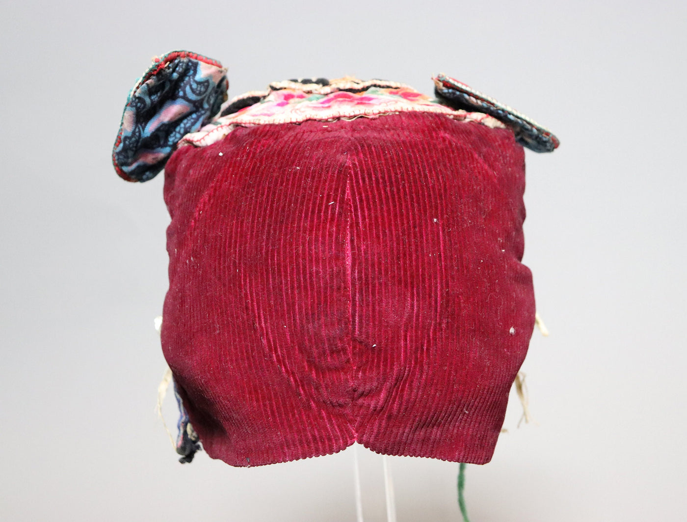 Antiker chinesischer Miao-Hut aus Seide, bestickt, Baby-Mütze No:22/25  Orientsbazar   