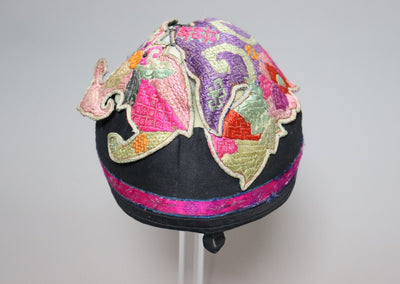 Antiker chinesischer Miao-Hut aus Seide, bestickt, Baby-Mütze No:22/31  Orientsbazar   