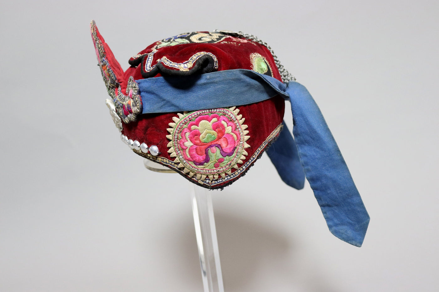 Antiker chinesischer Miao-Hut aus Seide, bestickt, Baby-Mütze No:22/22  Orientsbazar   
