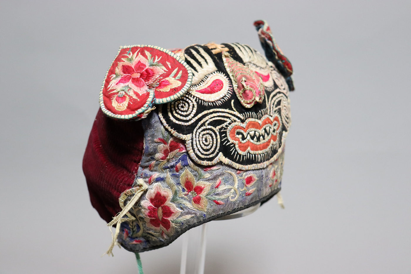 Antiker chinesischer Miao-Hut aus Seide, bestickt, Baby-Mütze No:22/25  Orientsbazar   