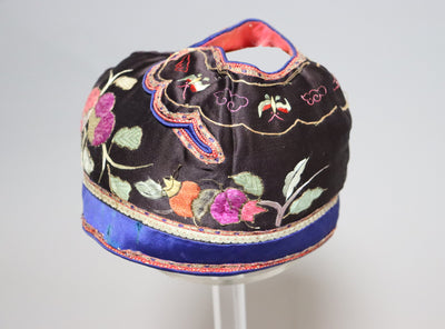 Antiker chinesischer Miao-Hut aus Seide, bestickt, Baby-Mütze No:22/27  Orientsbazar   