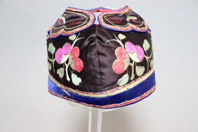 Antiker chinesischer Miao-Hut aus Seide, bestickt, Baby-Mütze No:22/27  Orientsbazar   