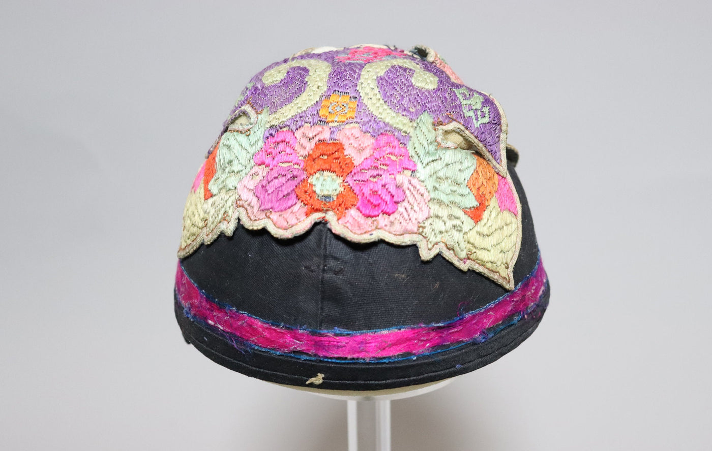 Antiker chinesischer Miao-Hut aus Seide, bestickt, Baby-Mütze No:22/31  Orientsbazar   