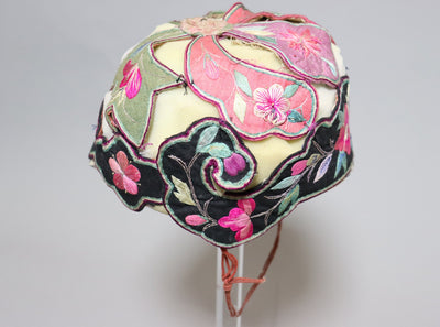 Antiker chinesischer Miao-Hut aus Seide, bestickt, Baby-Mütze No:22/32  Orientsbazar   